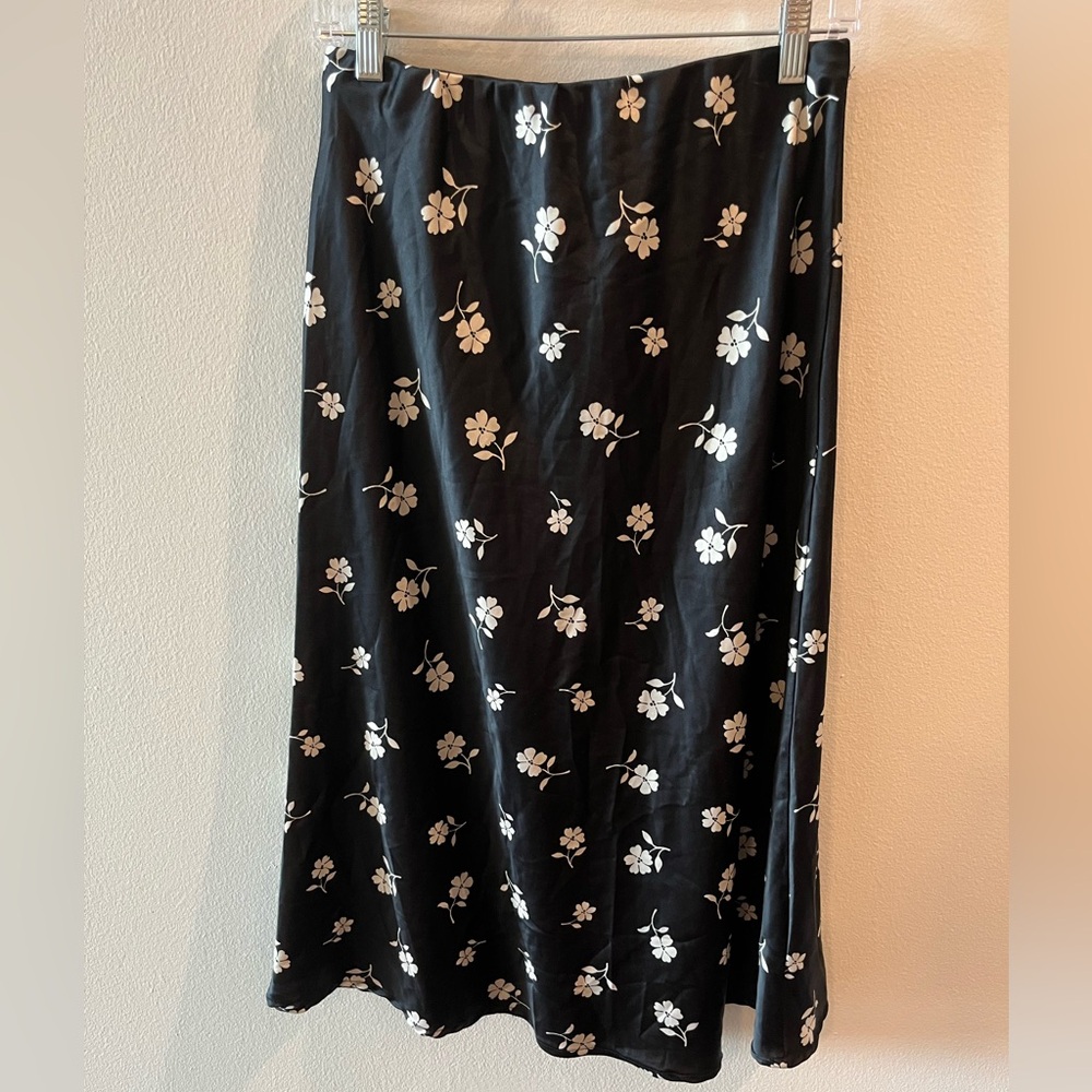 Cute Trendy Floral Black Maxi Skirt - Picture 1 of 3
